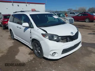 2014 Toyota Sienna SE with VIN 5TDXK3DC0ES477207, listed as a IAAI auction lot 41624619 with 213,881 mi miles. Bid and sale history available at carsss.com. Image 1.