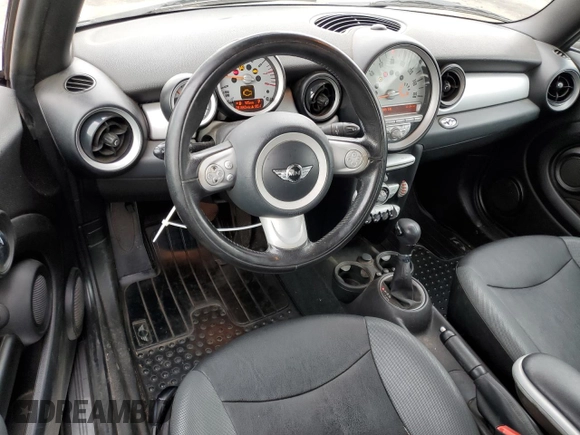 2009 MINI Convertible с VIN WMWMR335X9TU96627, выставлен на аукционе Copart как лот 86551094 с пробегом 91 843 миль миль и Чистый • Clean title. История ставок и продаж доступна на DreamBid. Изображение 8.