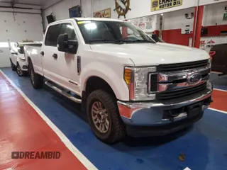 2017 Ford F-250 Lariat z VIN 1FT7W2BT0HEB48762, wystawiony jako IAAI lot #42575793 z przebiegiem 293 602 mil mil oraz . Historia ofert i sprzedaży dostępna na DreamBid. Obrazek 19.