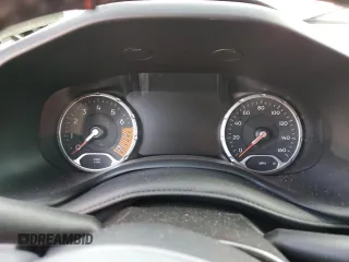 2022 Jeep Renegade Altitude z VIN ZACNJDE18NPN43624, wystawiony jako Copart lot #42755045 z przebiegiem Nie podano mil oraz Nie do naprawy • Non repairable. Historia ofert i sprzedaży dostępna na DreamBid. Obrazek 9.