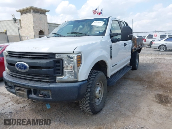 2018 Ford F-250 z VIN 1FD7X2BT6JEC67611, wystawiony jako IAAI lot #42426062 z przebiegiem Nie podano mil oraz . Historia ofert i sprzedaży dostępna na DreamBid. Obrazek 17.