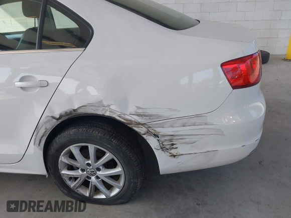 2013 Volkswagen Jetta SE with VIN 3VWDP7AJ3DM450335, listed as a IAAI auction lot 42575198 with 100,184 mi miles and . Bid and sale history available at DreamBid. Image 6.