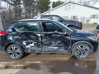 2020 Nissan Kicks SV z VIN 3N1CP5CV5LL496923, wystawiony jako IAAI lot #41440962 z przebiegiem 89 782 mil mil oraz . Historia ofert i sprzedaży dostępna na DreamBid. Obrazek 12.