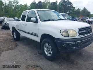 2001 Toyota Tundra SR5 with VIN 5TBRN34161S216827, listed as a IAAI auction lot 41942730 with 204,185 mi miles. Bid and sale history available at carsss.com. Image 1.