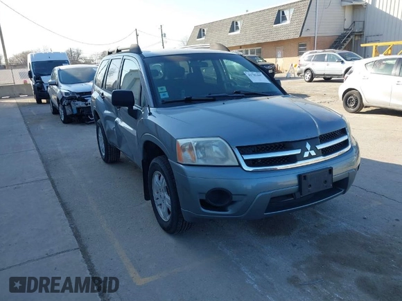 2008 Mitsubishi Endeavor LS with VIN 4A4MN21S98E043502, listed as a IAAI auction lot 41783447 with 114,394 mi miles. Bid and sale history available at carsss.com. Image 1.