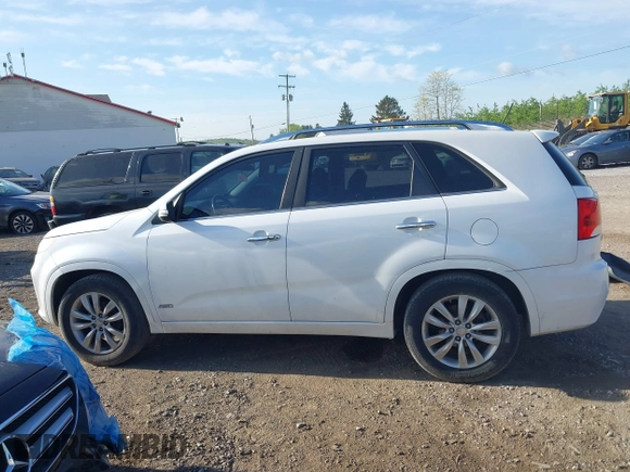 2011 Kia Sorento SX with VIN 5XYKWDA29BG121492, listed as a IAAI auction lot 42144446 with 203,556 mi miles and . Bid and sale history available at DreamBid. Image 14.