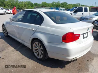 2011 BMW 3 Series 328i with VIN WBAPH7G53BNN05518, listed as a IAAI auction lot 41831641 with 178,044 mi miles. Bid and sale history available at carsss.com. Image 3.