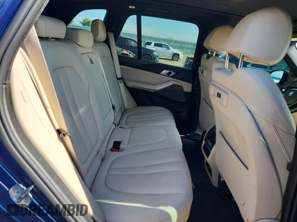 2019 BMW X5 xDrive40i with VIN 5UXCR6C56KLL08142, listed as a Copart auction lot 61987405 with 41,733 mi miles and Salvage title. Bid and sale history available at DreamBid. Image 11.