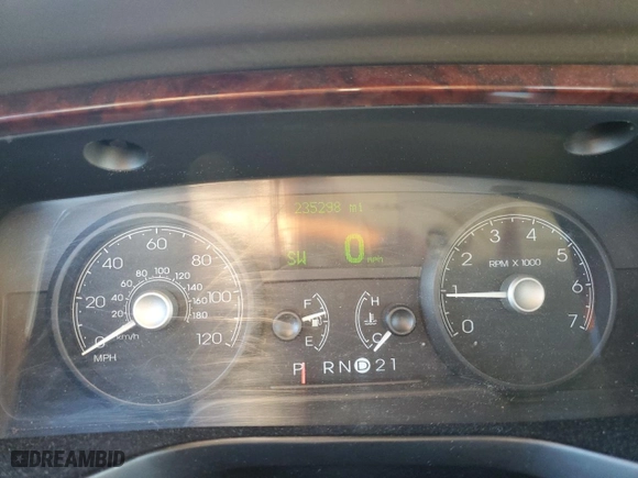 2008 Lincoln Town Car Limited with VIN 2LNHM82V58X654564, listed as a Copart auction lot 42031635 with 235,298 mi miles and Salvage Title. Bid and sale history available at carsss.com. Image 9.