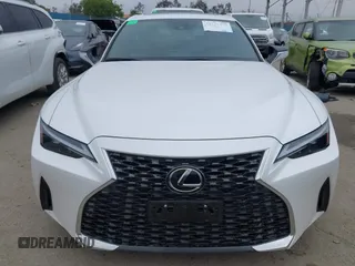 2021 Lexus IS 300 z VIN JTHCA1D27M5115858, wystawiony jako IAAI lot #42131418 z przebiegiem 17 069 mil mil oraz . Historia ofert i sprzedaży dostępna na DreamBid. Obrazek 12.