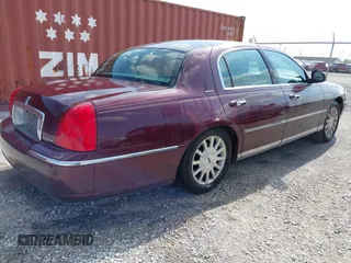 2006 Lincoln Town Car Signature z VIN 1LNHM81V06Y649934, wystawiony jako IAAI lot #42143662 z przebiegiem 147 534 mil mil oraz . Historia ofert i sprzedaży dostępna na DreamBid. Obrazek 4.