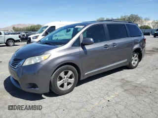 2017 Toyota Sienna LE Auto Access Seat с VIN 5TDKZ3DC0HS815828, выставлен на аукционе Copart как лот 58373275 с пробегом 114 092 миль миль и Списание • Salvage title. История ставок и продаж доступна на DreamBid. Изображение 1.