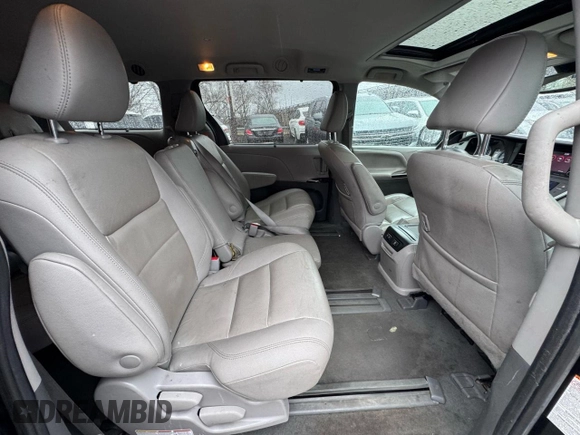 2020 Toyota Sienna XLE Auto Access Seat with VIN 5TDYZ3DCXLS048685, listed as a Copart auction lot 53573145 with 217,712 mi miles and Clean Title. Bid and sale history available at carsss.com. Image 6.