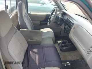 1995 Ford Ranger Splash z VIN 1FTCR10A9STA21254, wystawiony jako IAAI lot #42431915 z przebiegiem 161 646 mil mil oraz . Historia ofert i sprzedaży dostępna na DreamBid. Obrazek 5.