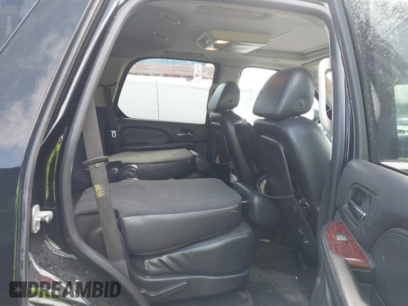 2007 Cadillac Escalade z VIN 1GYFK63857R153210, wystawiony jako IAAI lot #41704106 z przebiegiem 291 658 mil mil oraz . Historia ofert i sprzedaży dostępna na DreamBid. Obrazek 8.