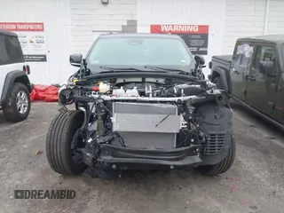 2023 Jeep Grand Cherokee z VIN 1C4RJYB69PC582211, wystawiony jako IAAI lot #40186115 z przebiegiem 3 119 mil mil oraz . Historia ofert i sprzedaży dostępna na DreamBid. Obrazek 13.