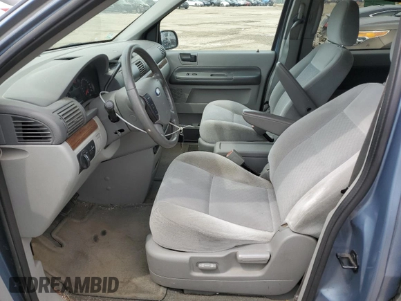 2004 Ford Freestar SEL z VIN 2FMZA52274BB08535, wystawiony jako Copart lot #53969625 z przebiegiem 129 043 mil mil oraz Czysty tytuł • Clean title. Historia ofert i sprzedaży dostępna na DreamBid. Obrazek 7.
