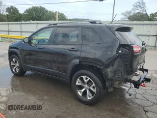 2014 Jeep Cherokee Trailhawk z VIN 1C4PJMBS2EW237725, wystawiony jako Copart lot #62666745 z przebiegiem 130 709 mil mil oraz Szkoda całkowita • Salvage title. Historia ofert i sprzedaży dostępna na DreamBid. Obrazek 2.