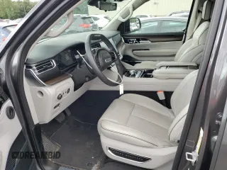 2023 Jeep Grand Wagoneer Series II с VIN 1C4SJSFP2PS564530, выставлен на аукционе Copart как лот 66197974 с пробегом 14 125 миль миль и Списание • Salvage title. История ставок и продаж доступна на DreamBid. Изображение 7.
