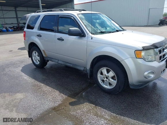 2011 Ford Escape XLT with VIN 1FMCU9D73BKB26014, listed as a IAAI auction lot 41954987 with 156,433 mi miles. Bid and sale history available at carsss.com. Image 1.