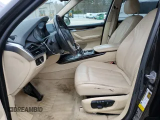 2015 BMW X5 xDrive35i z VIN 5UXKR0C58F0K60935, wystawiony jako Copart lot #50938855 z przebiegiem 129 232 mil mil oraz Czysty tytuł • Clean title. Historia ofert i sprzedaży dostępna na DreamBid. Obrazek 7.