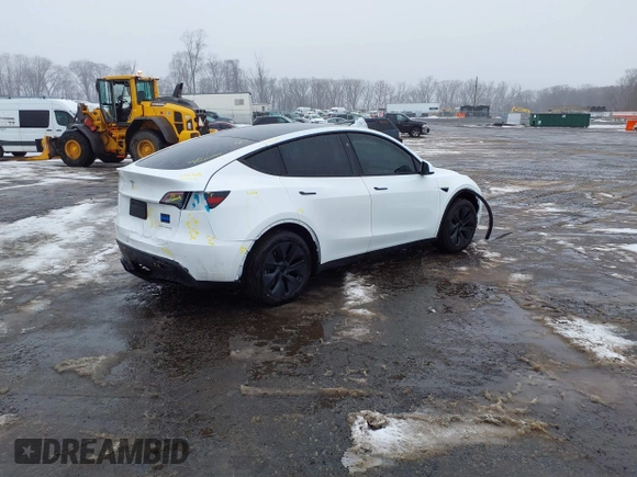 2024 Tesla Model Y Long Range z VIN 7SAYGDEE5RA326577, wystawiony jako IAAI lot #41531364 z przebiegiem 5353 mil mil oraz . Historia ofert i sprzedaży dostępna na DreamBid. Obrazek 4.