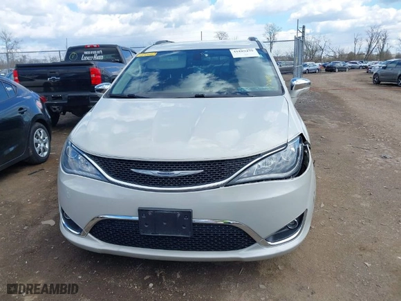 2017 Chrysler Pacifica Limited with VIN 2C4RC1GG6HR768882, listed as a IAAI auction lot 41889479 with 126,874 mi miles. Bid and sale history available at carsss.com. Image 12.