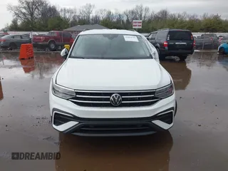 2024 Volkswagen Tiguan S z VIN 3VVFB7AX2RM092023, wystawiony jako IAAI lot #41894241 z przebiegiem 10 395 mil mil oraz . Historia ofert i sprzedaży dostępna na DreamBid. Obrazek 13.