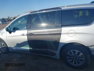 2023 Chrysler Pacifica Hybrid Limited with VIN 2C4RC1S72PR588627, listed as a IAAI auction lot 42063631 with 52,799 mi miles and . Bid and sale history available at DreamBid. Image 15.