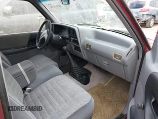 1993 Ford Ranger STX z VIN 1FTCR14X4PPB32017, wystawiony jako IAAI lot #41960294 z przebiegiem 50 331 mil mil oraz . Historia ofert i sprzedaży dostępna na DreamBid. Obrazek 5.