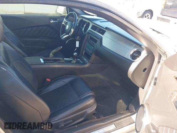 2013 Ford Mustang V6 with VIN 1ZVBP8AM1D5279453, listed as a IAAI auction lot 42128058 with 93,105 mi miles and . Bid and sale history available at DreamBid. Image 5.