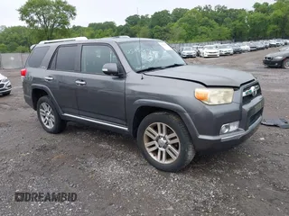 2010 Toyota 4Runner Trail z VIN JTEBU5JRXA5027259, wystawiony jako IAAI lot #42253941 z przebiegiem 68 077 mil mil oraz . Historia ofert i sprzedaży dostępna na DreamBid. Obrazek 1.