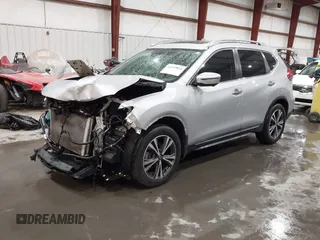 2017 Nissan Rogue SL z VIN 5N1AT2MT8HC784235, wystawiony jako IAAI lot #41549854 z przebiegiem 49 000 mil mil oraz . Historia ofert i sprzedaży dostępna na DreamBid. Obrazek 19.