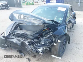2025 Tesla Model 3 Long Range z VIN 5YJ3E1EB0SF919659, wystawiony jako IAAI lot #42128333 z przebiegiem 2 068 mil mil oraz . Historia ofert i sprzedaży dostępna na DreamBid. Obrazek 6.