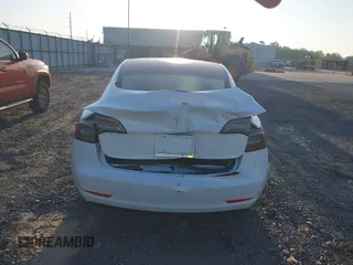 2019 Tesla Model 3 Mid Range z VIN 5YJ3E1EA8KF464681, wystawiony jako IAAI lot #42072104 z przebiegiem 83 451 mil mil oraz . Historia ofert i sprzedaży dostępna na DreamBid. Obrazek 16.