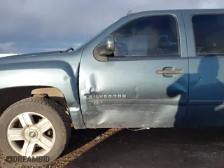 2008 Chevrolet Silverado 1500 LTZ with VIN 3GCEK13M18G191164, listed as a IAAI auction lot 40794522 with 180,509 mi miles. Bid and sale history available at carsss.com. Image 6.