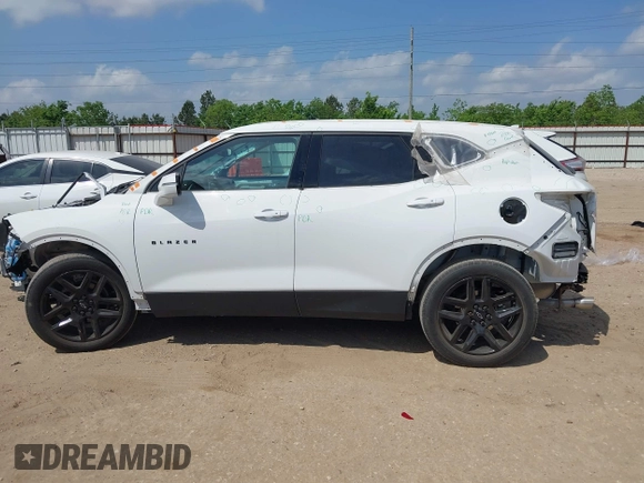 2021 Chevrolet Blazer LT z VIN 3GNKBCRS6MS526776, wystawiony jako IAAI lot #42070442 z przebiegiem 23 187 mil mil oraz . Historia ofert i sprzedaży dostępna na DreamBid. Obrazek 15.