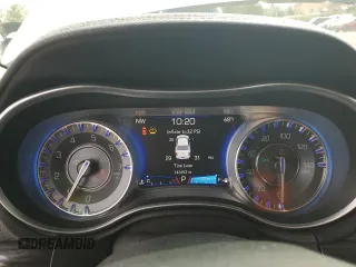 2015 Chrysler 300 Limited z VIN 2C3CCAAG6FH769231, wystawiony jako Copart lot #49847885 z przebiegiem 143 493 mil mil oraz Szkoda całkowita • Salvage title. Historia ofert i sprzedaży dostępna na DreamBid. Obrazek 9.