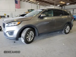 2017 Kia Sorento LX z VIN 5XYPG4A39HG273082, wystawiony jako Copart lot #60574165 z przebiegiem 169 808 mil mil oraz Czysty tytuł • Clean title. Historia ofert i sprzedaży dostępna na DreamBid. Obrazek 1.