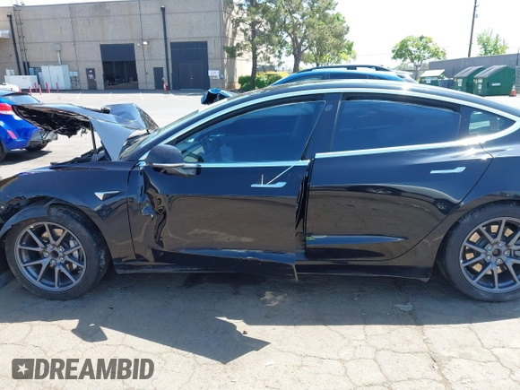 2018 Tesla Model 3 Long Range Battery z VIN 5YJ3E1EA2JF095525, wystawiony jako IAAI lot #42148713 z przebiegiem Nie podano mil oraz . Historia ofert i sprzedaży dostępna na DreamBid. Obrazek 13.