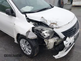 2014 Nissan Versa SV with VIN 3N1CN7AP4EL850102, listed as a IAAI auction lot 41729642 with 181,514 mi miles. Bid and sale history available at carsss.com. Image 6.