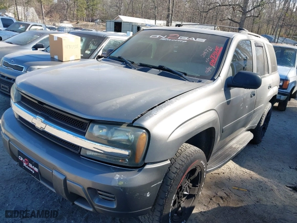 2008 Chevrolet TrailBlazer LT w/1LT with VIN 1GNDS13S882204731, listed as a IAAI auction lot 41702038 with 214,323 mi miles. Bid and sale history available at carsss.com. Image 2.