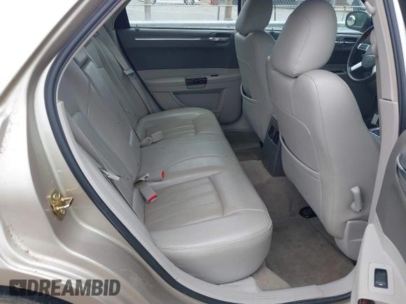 2007 Chrysler 300 C z VIN 2C3LA63HX7H640189, wystawiony jako IAAI lot #42316626 z przebiegiem 61 152 mil mil oraz . Historia ofert i sprzedaży dostępna na DreamBid. Obrazek 8.