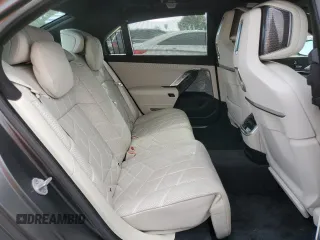 2023 BMW i7 xDrive60 z VIN WBY53EJ06PCK94598, wystawiony jako Copart lot #79552504 z przebiegiem 16 412 mil mil oraz Szkody całkowita. Historia ofert i sprzedaży dostępna na DreamBid. Obrazek 10.