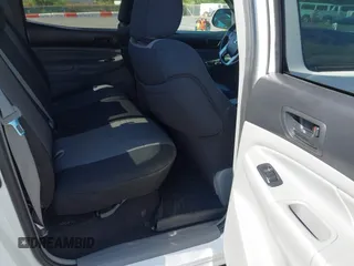 2014 Toyota Tacoma PreRunner z VIN 3TMJU4GN8EM160522, wystawiony jako IAAI lot #42207788 z przebiegiem 103 361 mil mil oraz . Historia ofert i sprzedaży dostępna na DreamBid. Obrazek 8.