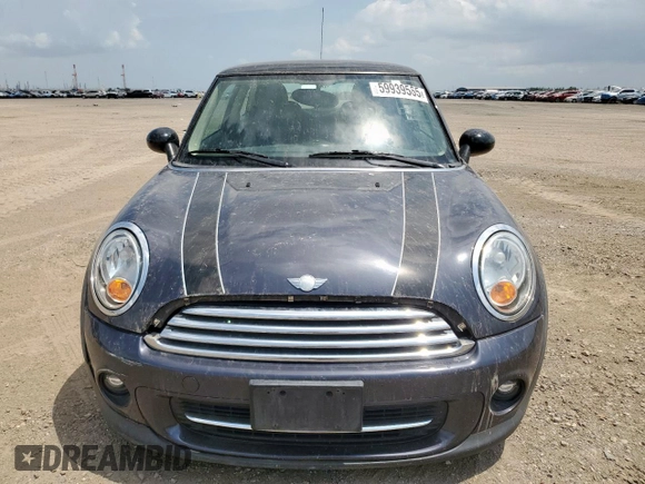 2012 MINI Hardtop z VIN WMWSU3C5XCT261707, wystawiony jako Copart lot #59939565 z przebiegiem 52 509 mil mil oraz Szkoda całkowita • Salvage title. Historia ofert i sprzedaży dostępna na DreamBid. Obrazek 5.