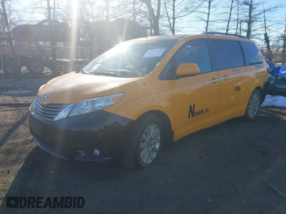 2017 Toyota Sienna XLE Auto Access Seat z VIN 5TDYZ3DC6HS792503, wystawiony jako IAAI lot #41272021 z przebiegiem 109 315 mil mil oraz . Historia ofert i sprzedaży dostępna na DreamBid. Obrazek 16.