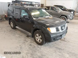 2006 Nissan Pathfinder SE z VIN 5N1AR18U96C609985, wystawiony jako IAAI lot #41616319 z przebiegiem 148 456 mil mil oraz . Historia ofert i sprzedaży dostępna na DreamBid. Obrazek 1.