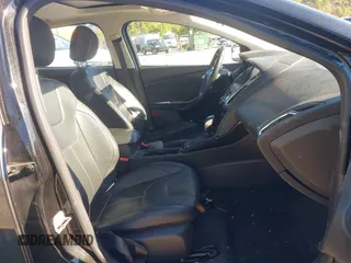 2015 Ford Focus Titanium с VIN 1FADP3N27FL258845, выставлен на аукционе IAAI как лот 41401845 с пробегом 82 891 миль миль и . История ставок и продаж доступна на DreamBid. Изображение 5.