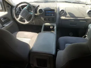 2006 Ford Expedition Special Service z VIN 1FMPU155X6LA86336, wystawiony jako Copart lot #57385545 z przebiegiem 173 632 mil mil oraz Szkody całkowita. Historia ofert i sprzedaży dostępna na DreamBid. Obrazek 8.